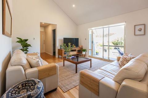 Seaside Apartment - Gold Coast 4U 2