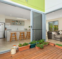 SEASIDE BY THE BEACH - Gold Coast 4U