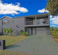 Seaside Escape - at Jones Beach swimming pool - Accommodation Gold Coast