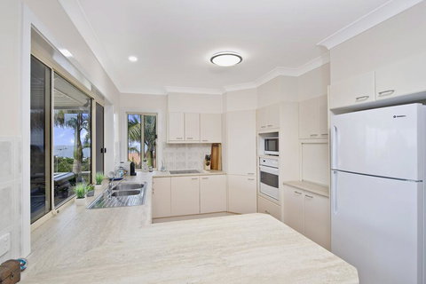 SEAVIEW DREAM - Bonny Hills - Accommodation Gold Coast 3