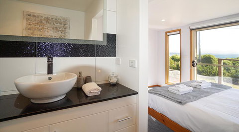 Seaview Family Retreat - Accommodation Gold Coast 2