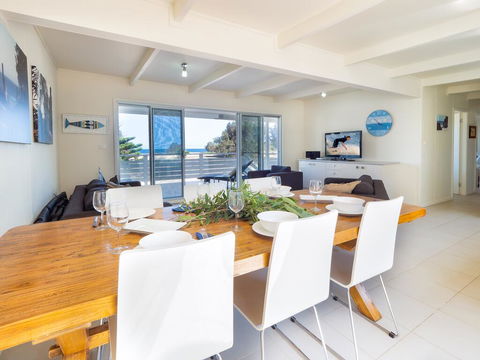 Seaview Getaway - Gold Coast 4U 3