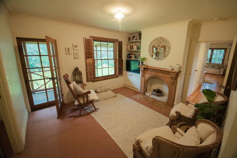 Secluded Homestead Amongst The Trees - Accommodation Gold Coast 3