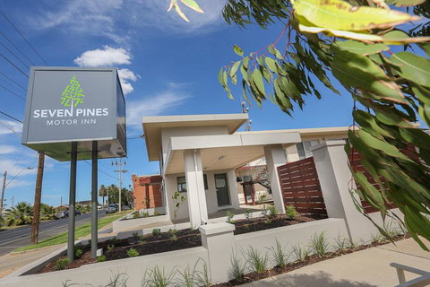 Seven Pines Motor Inn - Accommodation Gold Coast 0