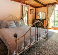 Shady Creek Eco Cabin Peaceful Country Getaway - Gold Coast 4U