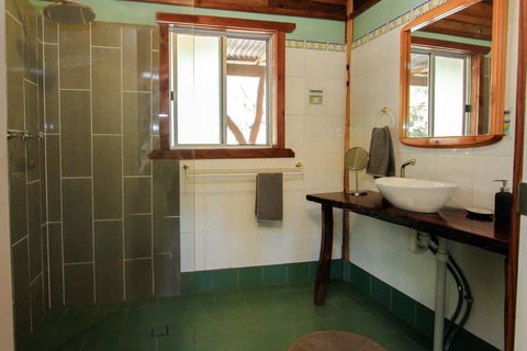 Shady Creek Eco Cabin, Peaceful Country Getaway - Gold Coast 4U 3