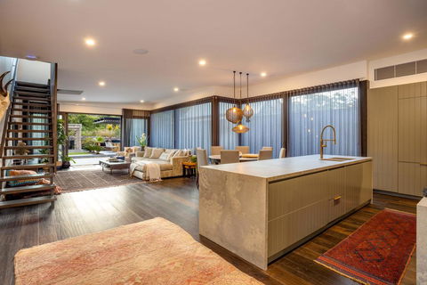Shambala Dana: Beach And Pool - Accommodation Gold Coast 2