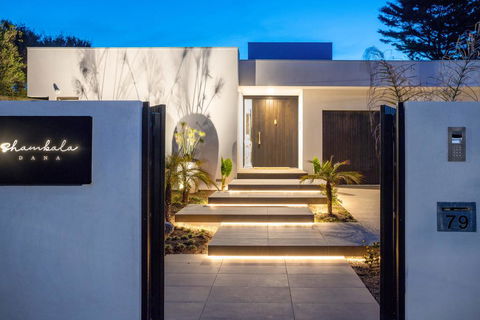 Shambala Dana: Beach And Pool - Accommodation Gold Coast 1