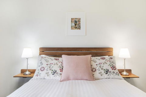Shambhala Guesthouse - Gold Coast 4U 1