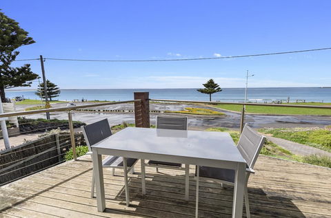 Shemara - Idyllic East Beach Property With Multiple Living Areas - Gold Coast 4U 0