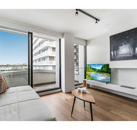 Shop Til You Drop At Sleek Unit In Hip Area - Gold Coast 4U