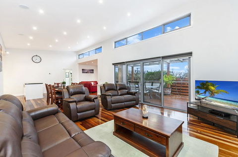 Shore Shanks - Accommodation Gold Coast 0
