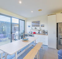 Shore to Relax - Family or Corporate Bookings Only - Accommodation Gold Coast