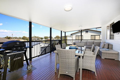 Shores - Pet-Friendly - 1 Min Walk To Beach - Accommodation Gold Coast 1