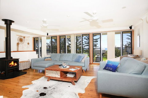 Shores - Pet-Friendly - 1 Min Walk To Beach - Accommodation Gold Coast 0
