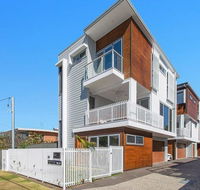 Silica Sands Beach House - Gold Coast 4U