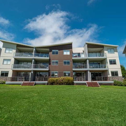 Silver Water Resort With Ocean Views. - Accommodation Gold Coast 3
