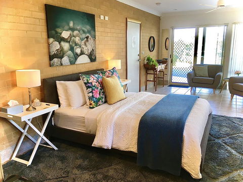SilverWaters Waterfront Accommodation - Gold Coast 4U 0