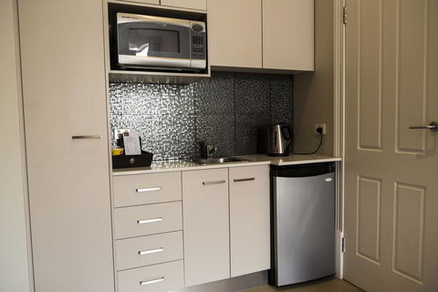Simmers Serviced Apartments - Accommodation Gold Coast 2