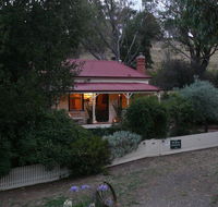 Sinnamons Cottage - Gold Coast 4U