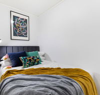 Sleek modern apartment close to everything - Gold Coast 4U