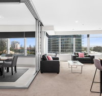 Sleek Q1 Suite in the Heart of Surfers Paradise
