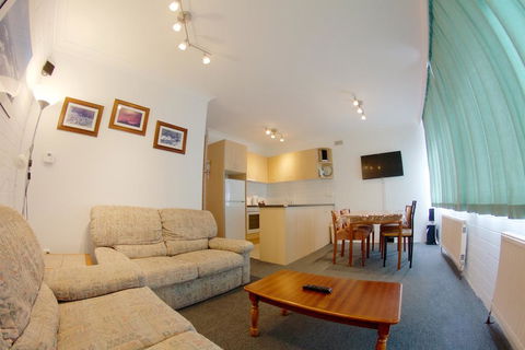 Snow Ski Apartments 05 - Gold Coast 4U 1