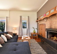 Somerville Wines Farmstay in Broke super cute house on working farm. Walk for miles. - Gold Coast 4U