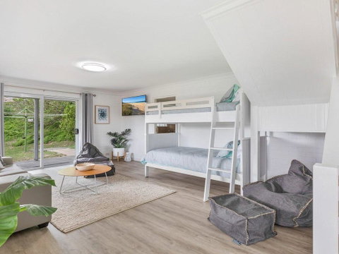 Sounds By The Sea - Open Plan Living, Metres To Beach - Accommodation Gold Coast 2