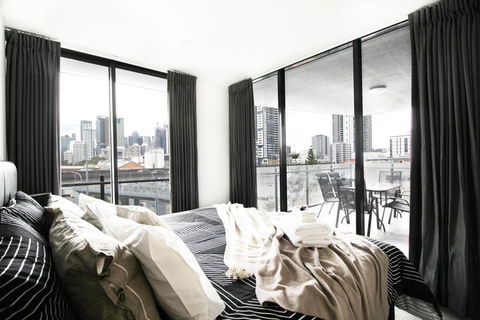 South Brisbane Residence - Gold Coast 4U 3