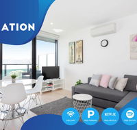 South Yarra City View Apartment with Car Park Amazon Alexa Spotify Netflix and WiFi - Gold Coast 4U