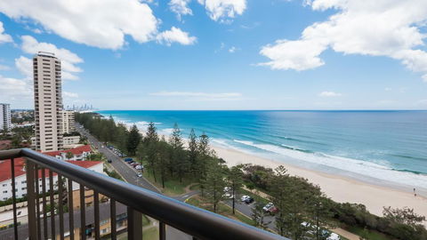 Southern Cross Beachfront Holiday Apartments - Accommodation Gold Coast 0