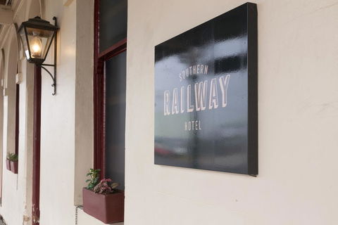 Southern Railway Hotel - Accommodation Gold Coast 2