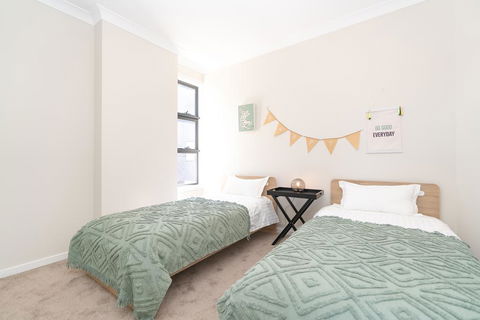 SP246-Brandnew Modern Apt In Penrith With Parking - 1 Gold Coast 2