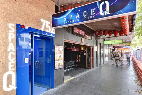 Space Q Capsule Hotel - Gold Coast 4U 2