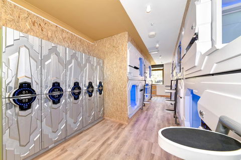 Space Q Capsule Hotel - Gold Coast 4U 1