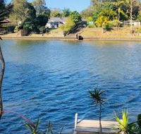 Spacious 2 Bedroom Beach Side Apartment - Close to shopping Centre with Coles Health Food Shop Sushi Pizza Cafes Hairdresse - Gold Coast 4U
