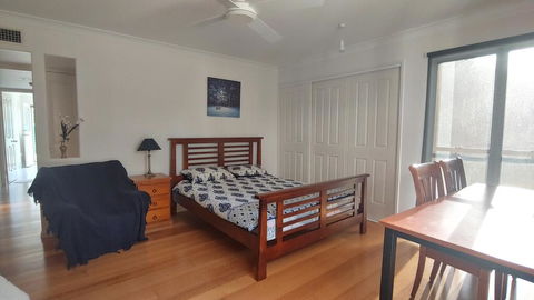 Spacious 2 Bedroom Unit, Private Bath, Kitchen, RV Parking On 5 Acres, 10 Min To Fraser Island Barge - Accommodation Gold Coast 1