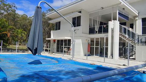 Spacious 2 Bedroom Unit, Private Bath, Kitchen, RV Parking On 5 Acres, 10 Min To Fraser Island Barge - Accommodation Gold Coast 0