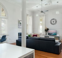 Spacious 2-bed 2-bath Home with Parking and Balcony - Gold Coast 4U