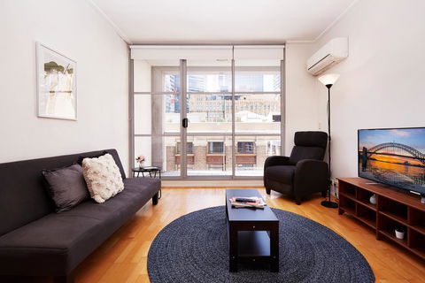 Spacious And Bright Studio In The Middle Of Town - Accommodation Gold Coast 3