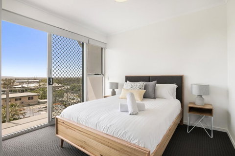 Spacious Apartment With Generous Entertaining - Accommodation Gold Coast 2