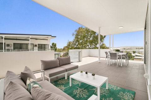 Spacious Apartment With Generous Entertaining - Accommodation Gold Coast 0