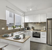 Spacious apartment within minutes of Acland Street - Gold Coast 4U
