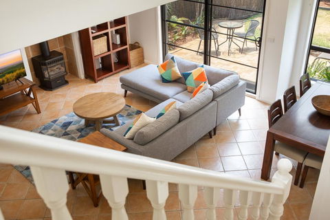 Spacious Home In The Heart Of Avalon Beach - Gold Coast 4U 2