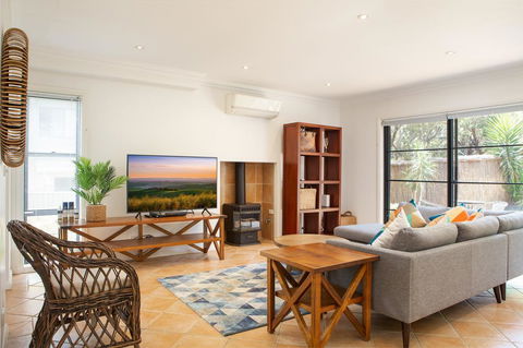 Spacious Home In The Heart Of Avalon Beach - Gold Coast 4U 3