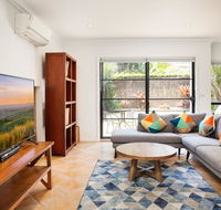 Spacious Home in the Heart of Avalon Beach - Gold Coast 4U