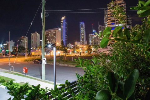 Spacious House In Heart Of Surfers Paradise - Accommodation Gold Coast 2