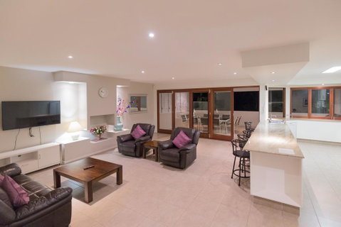 Spacious House In Heart Of Surfers Paradise - Accommodation Gold Coast 3