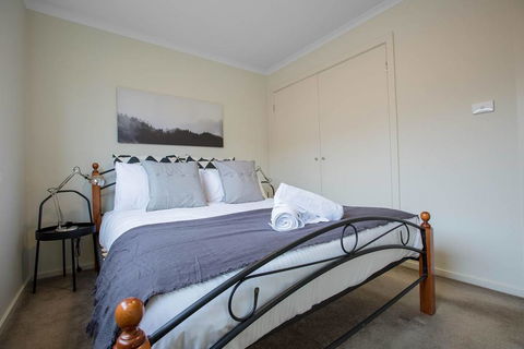 Spacious Lovely 5Beds Home@Point Cook - Gold Coast 4U 2